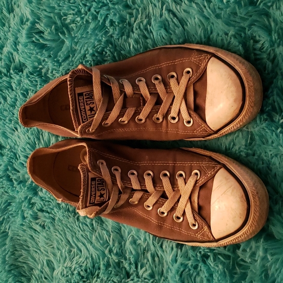 Grey converse
